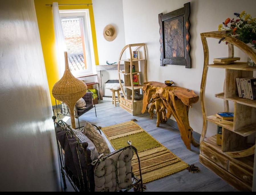 Le Brianyourhosthelper Apartamento Minerve Exterior foto